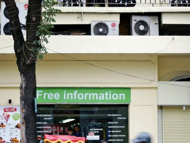 Contrast between the French livingstyle and the Vietnamese lifestyle, Hanoi, Vietnam